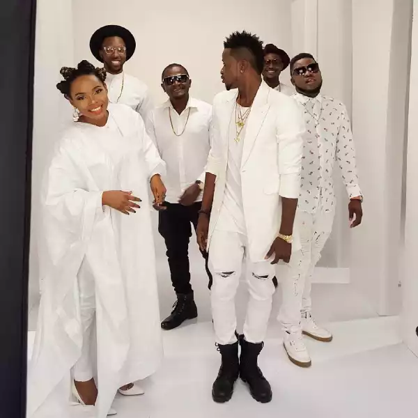 Singer Yemi Alade With Top Nigerian Stars (Group Photo)